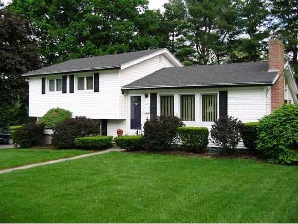 21 Yale Road Nashua, NH 03064 - Photo 1 of 5