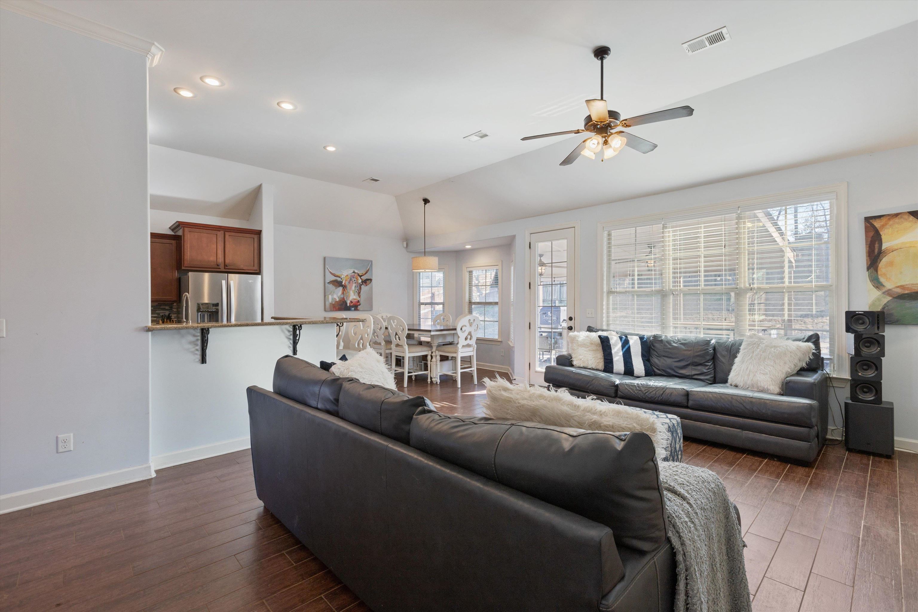 6005 Maher Valley Cove Bartlett, TN 38135 - Photo 9 of 28 a living room with furniture a ceiling fan and a window