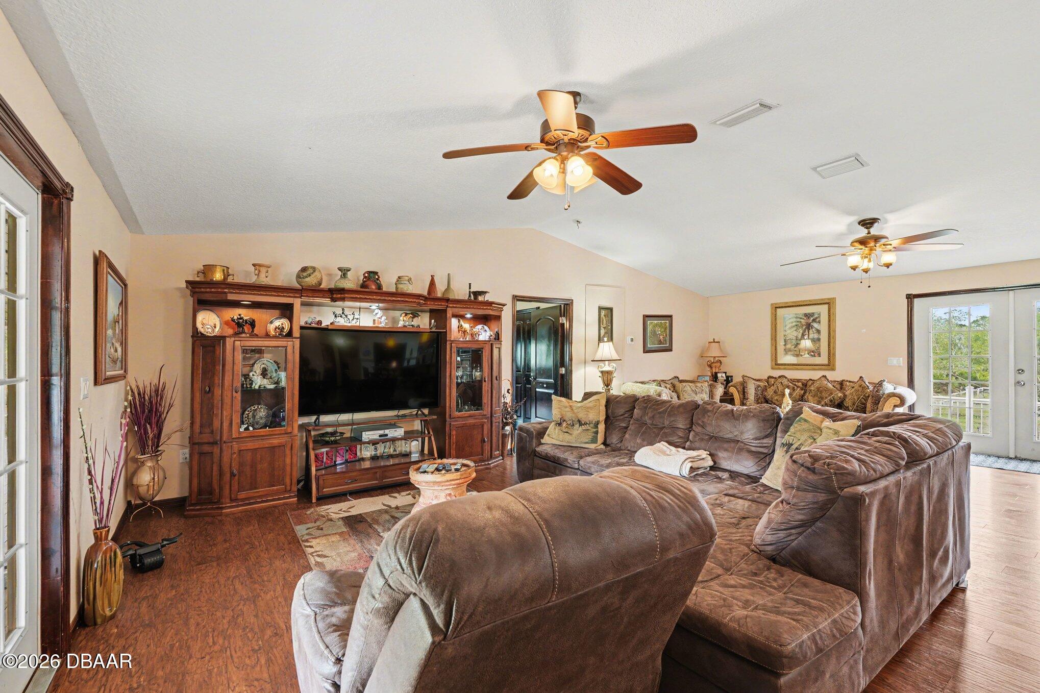 980 Still Road Pierson, FL 32180 - Photo 11 of 49 Large Living room