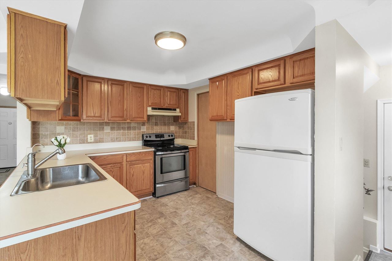 41655 Utica Road Sterling Heights, MI 48313 - Photo 16 of 43 50058720-15.JPG