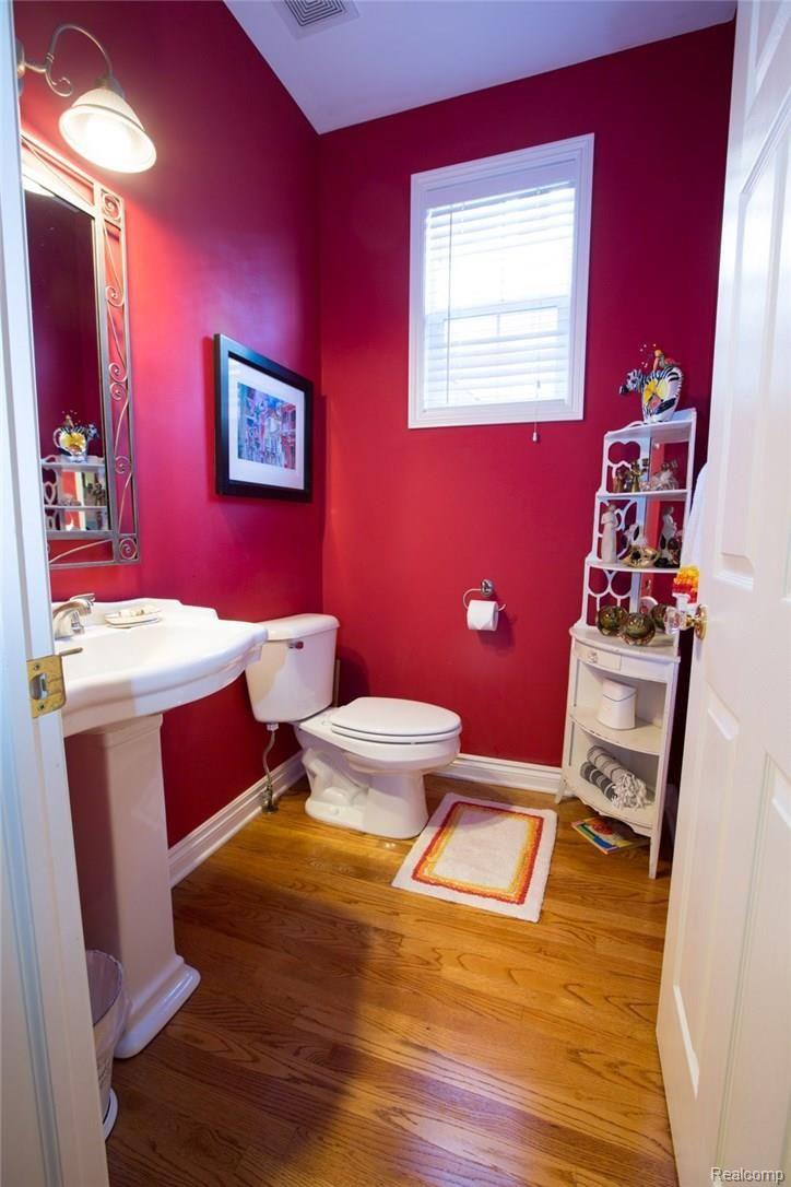1812 Gilmore Street Howell, MI 48855 - Photo 29 of 39 Powder Room.jpg