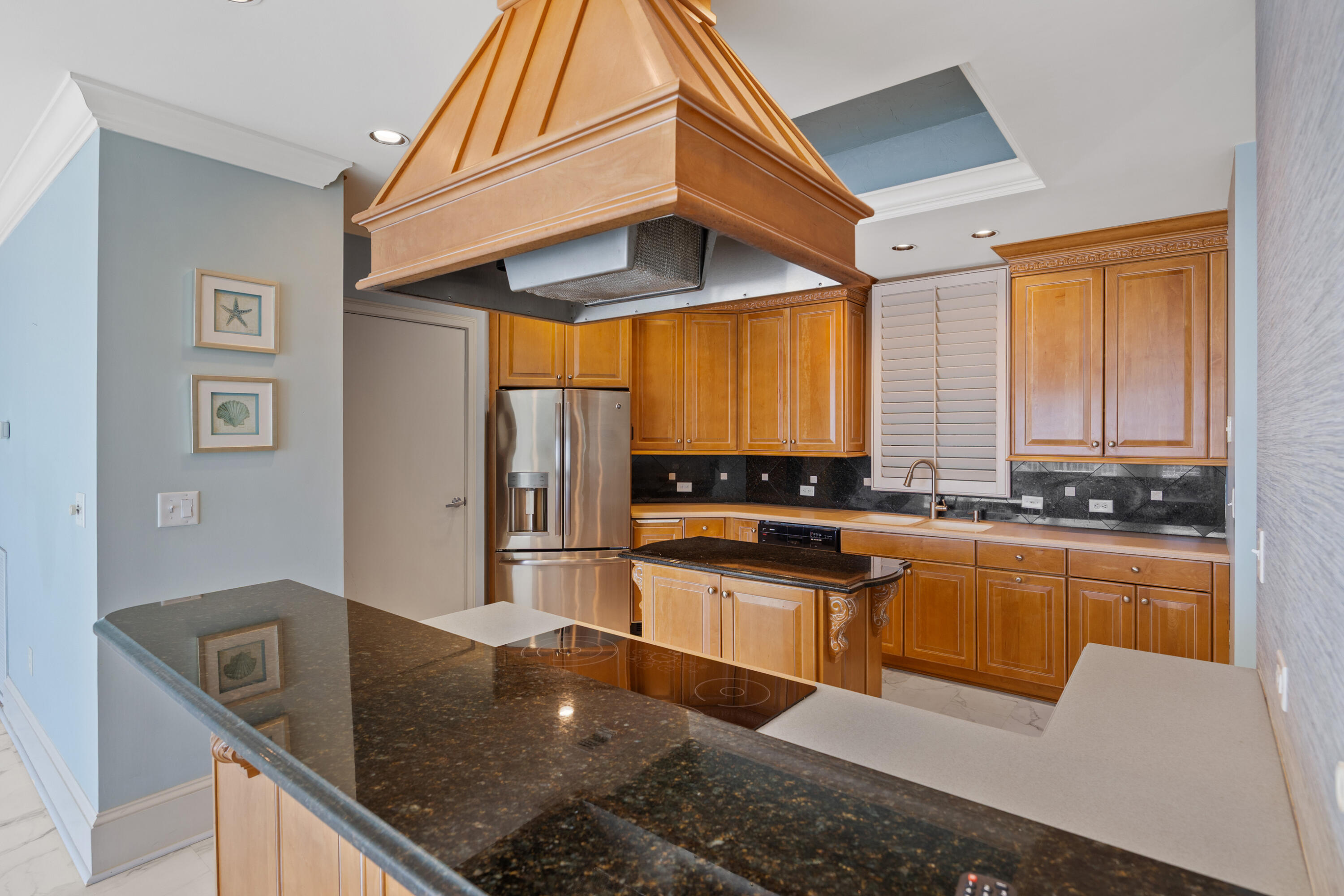 508 Harbor Boulevard, Unit 402 Destin, FL 32541 - Photo 12 of 49 Breakfast Bar