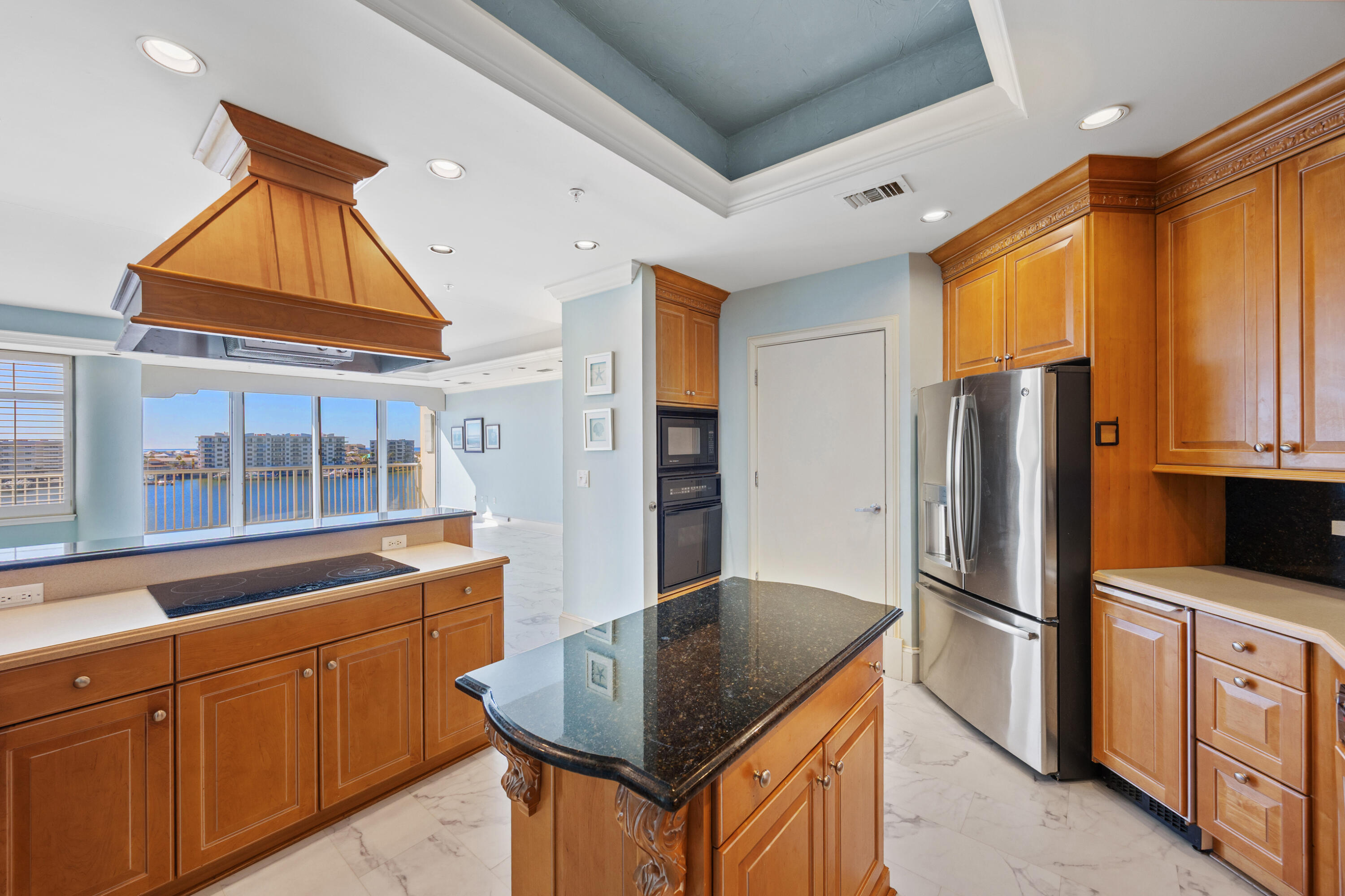 508 Harbor Boulevard, Unit 402 Destin, FL 32541 - Photo 13 of 49 Kitchen