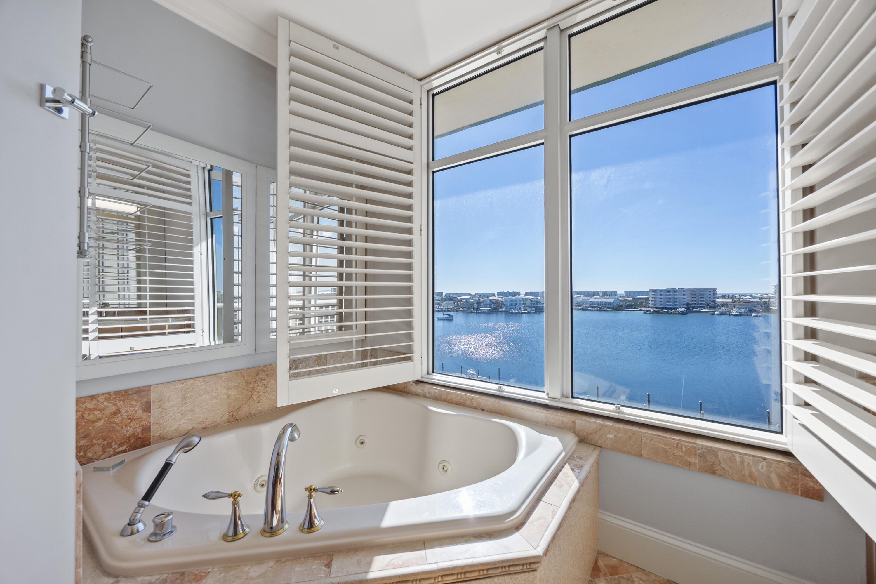 508 Harbor Boulevard, Unit 402 Destin, FL 32541 - Photo 24 of 49 Jacuzzi Tub View