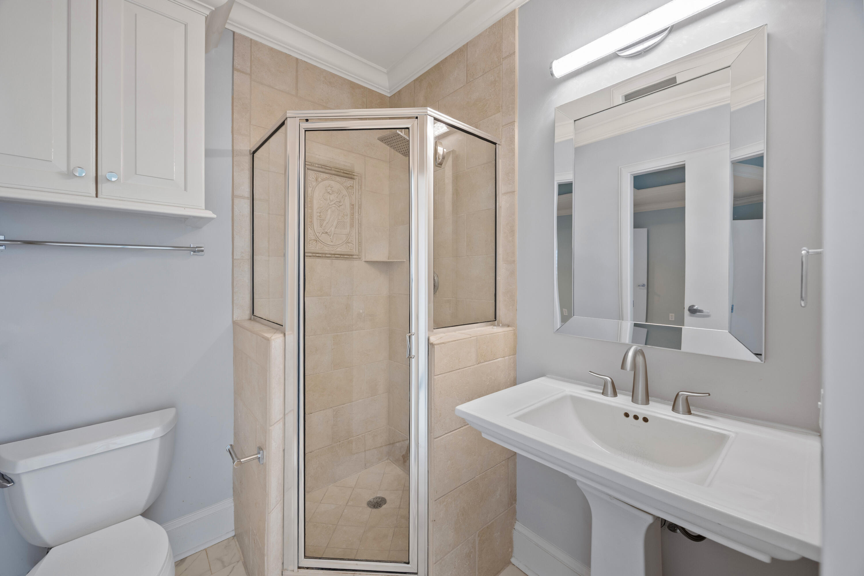 508 Harbor Boulevard, Unit 402 Destin, FL 32541 - Photo 31 of 49 Guest Bathroom