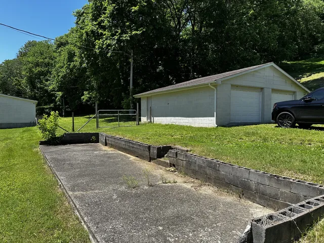 a view of a back yard of the house