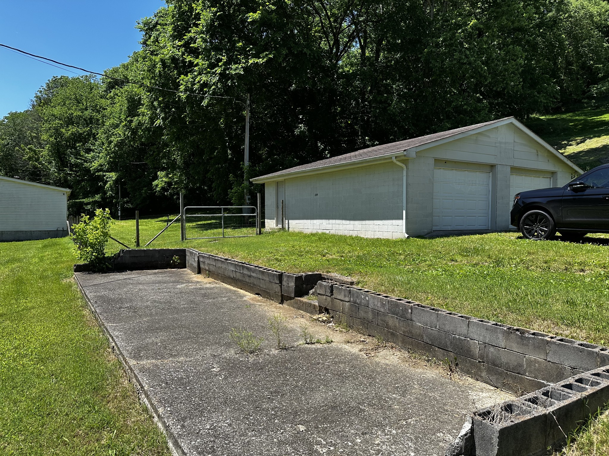 599 Defeated Creek Highway Carthage, TN 37030 - Photo 2 of 22 a view of a back yard of the house