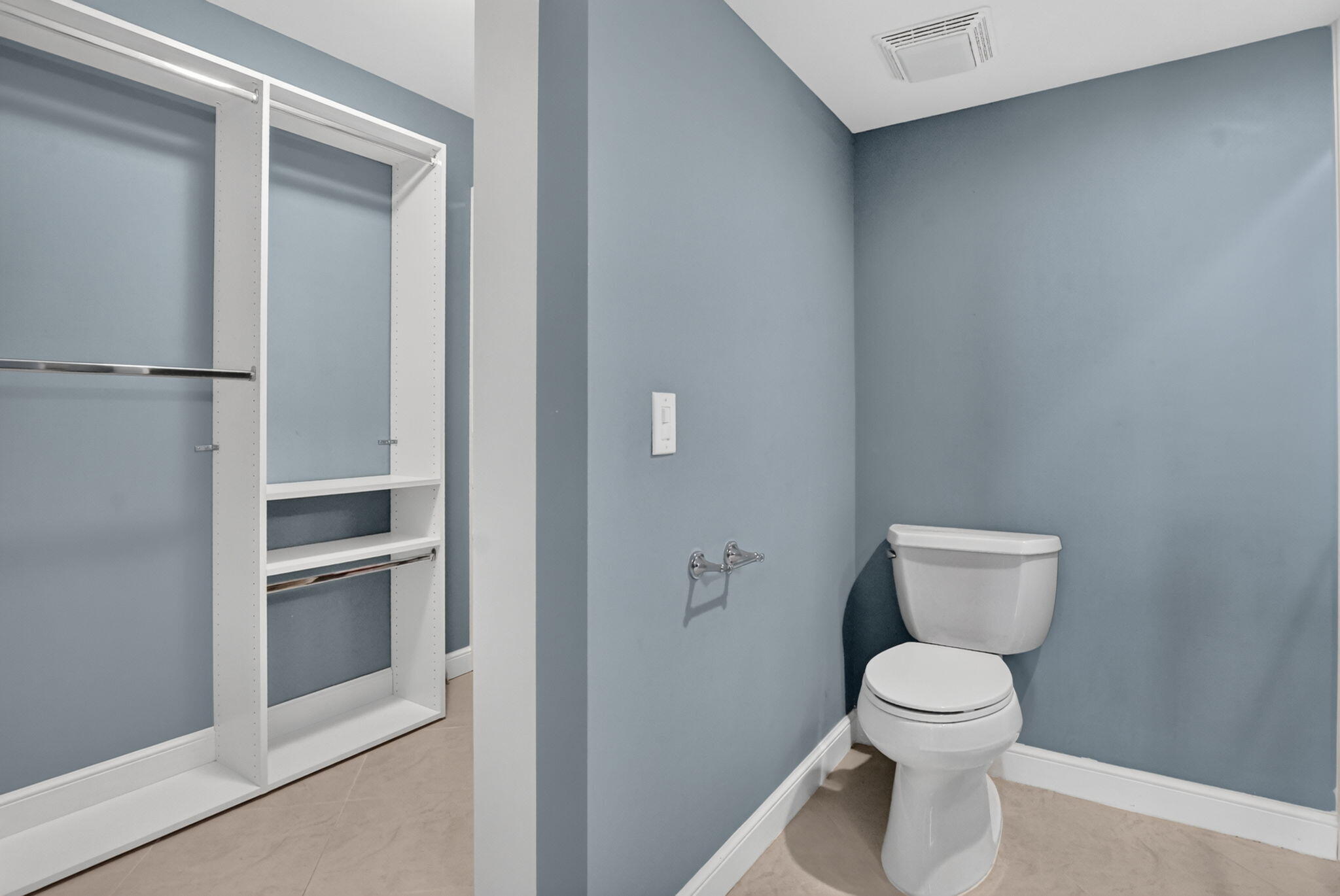6061 Balboa Circle, Unit 206 Boca Raton, FL 33433 - Photo 19 of 29 Walking closet