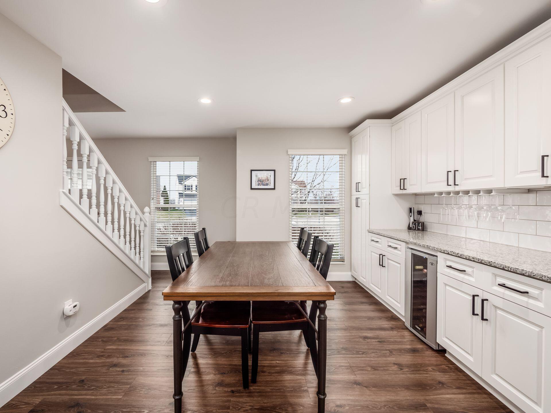 2476 Limestone Way Columbus, OH 43228 - Photo 8 of 52 Dining Area