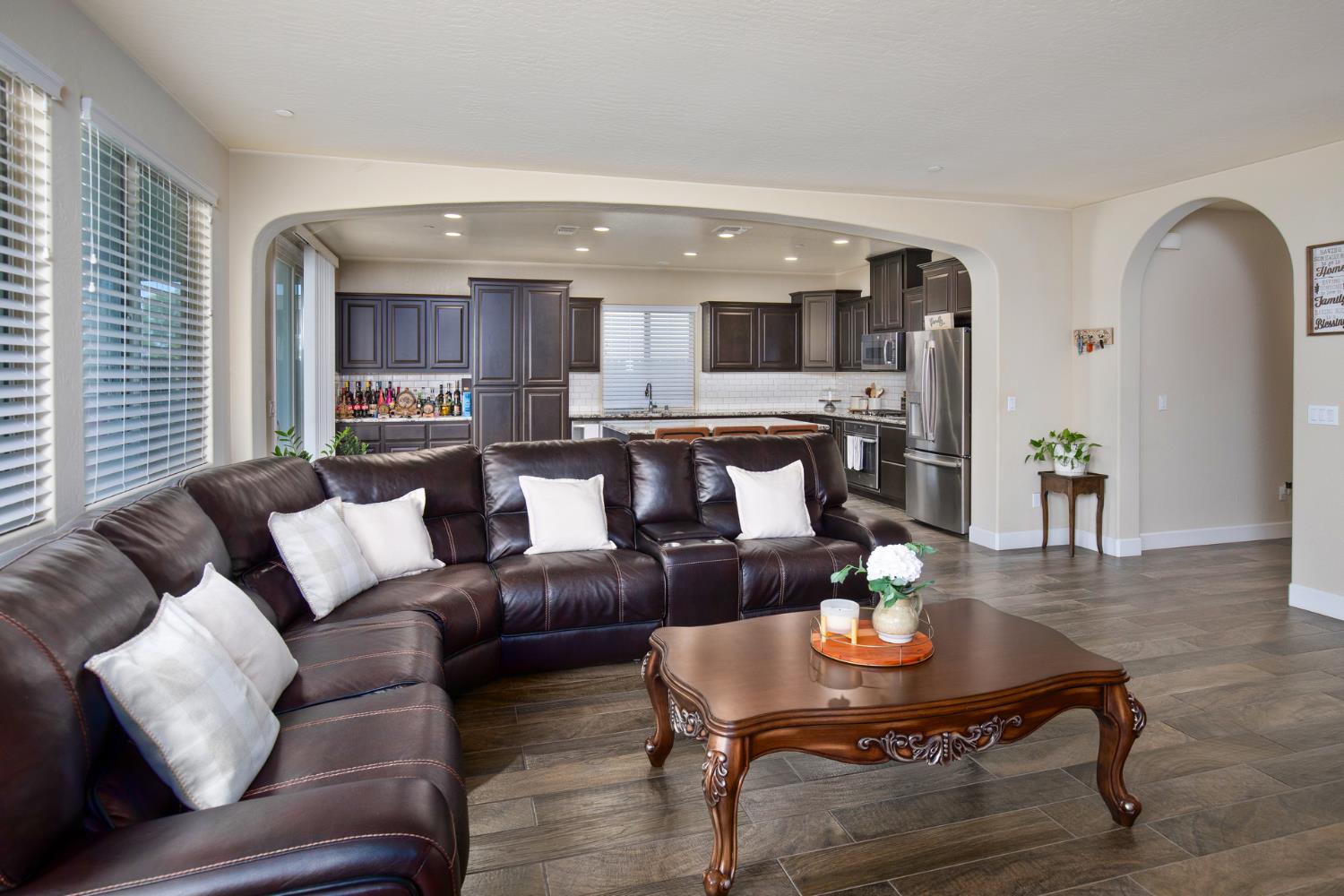 1041 Ridge Creek Estates Way Dinuba, CA 93618 - Photo 15 of 62