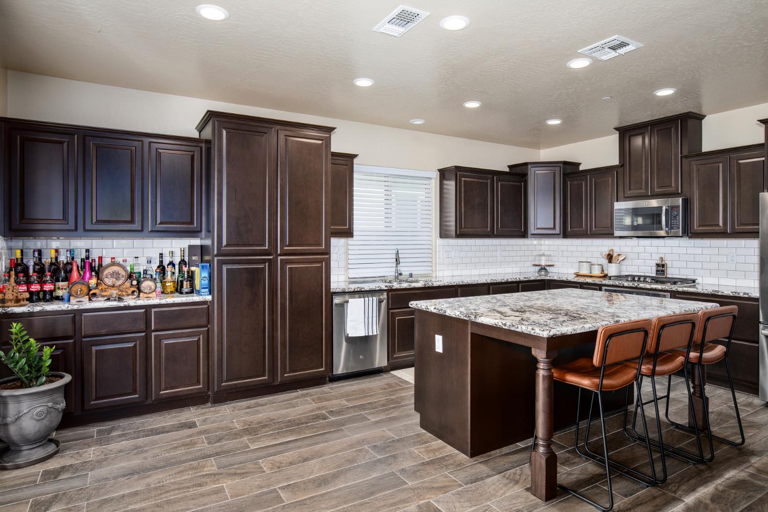 1041 Ridge Creek Estates Way Dinuba, CA 93618 - Photo 18 of 62