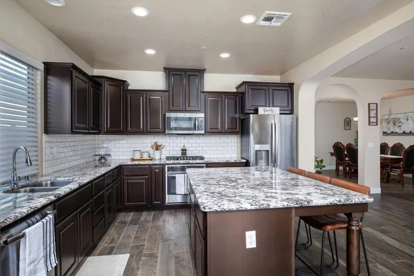 $560,000 | 1041 Ridge Creek Estates Way, Dinuba, CA 93618