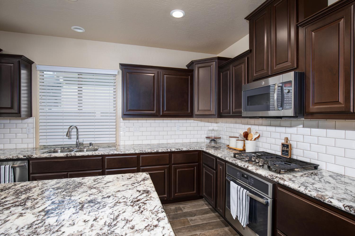 1041 Ridge Creek Estates Way Dinuba, CA 93618 - Photo 22 of 62