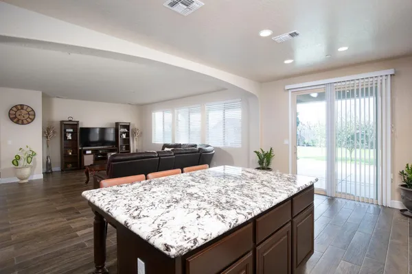 $560,000 | 1041 Ridge Creek Estates Way, Dinuba, CA 93618