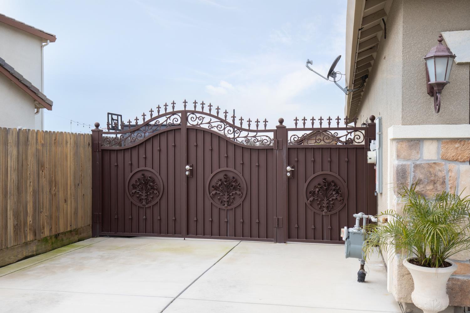 1041 Ridge Creek Estates Way Dinuba, CA 93618 - Photo 3 of 62