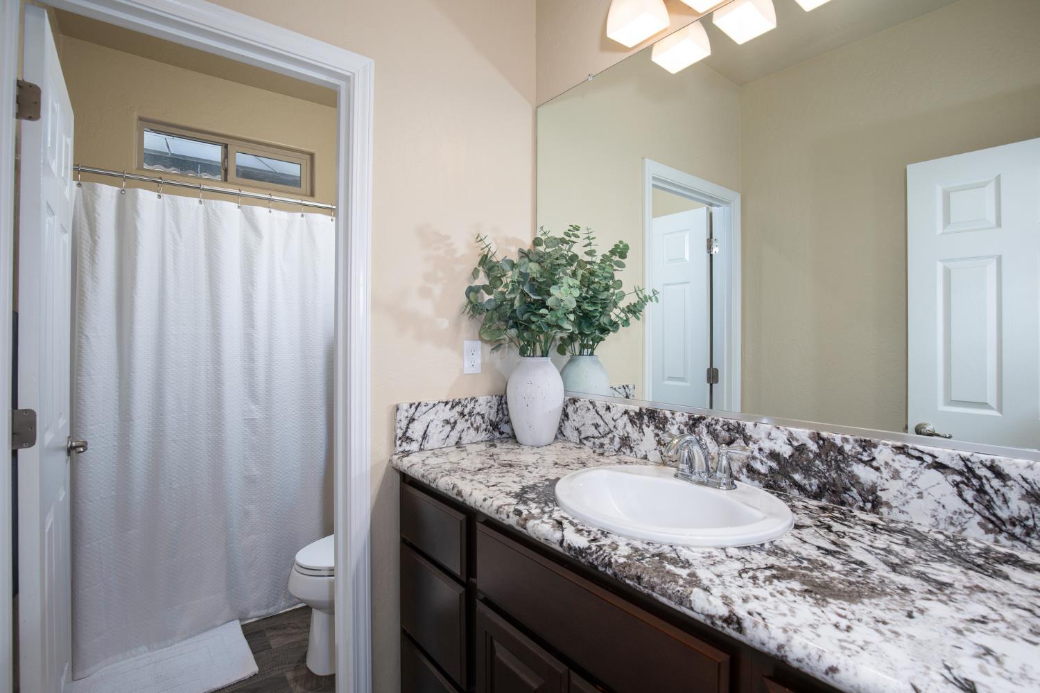 1041 Ridge Creek Estates Way Dinuba, CA 93618 - Photo 31 of 62