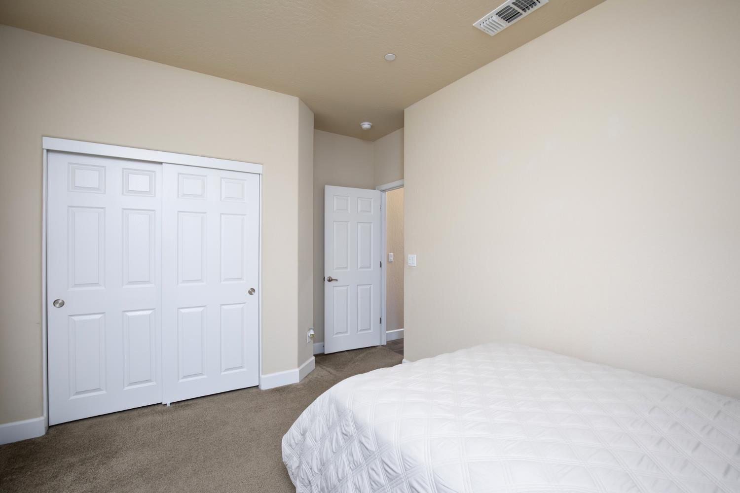 1041 Ridge Creek Estates Way Dinuba, CA 93618 - Photo 32 of 62