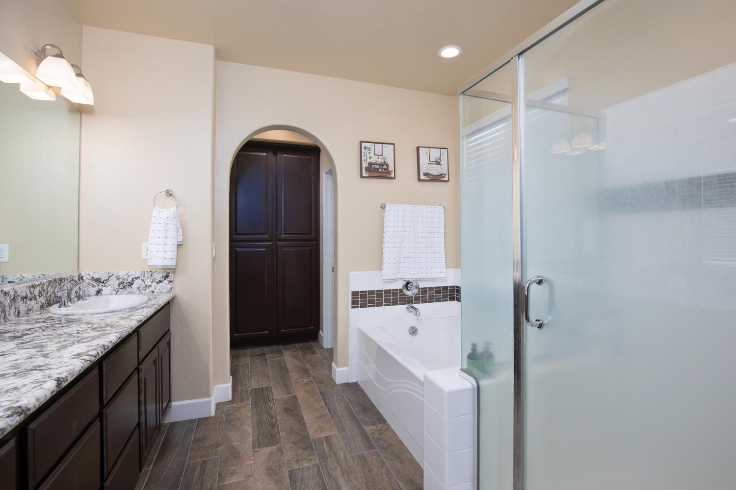 1041 Ridge Creek Estates Way Dinuba, CA 93618 - Photo 41 of 62