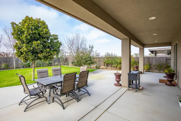 $560,000 | 1041 Ridge Creek Estates Way, Dinuba, CA 93618