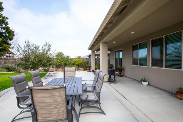 $560,000 | 1041 Ridge Creek Estates Way, Dinuba, CA 93618