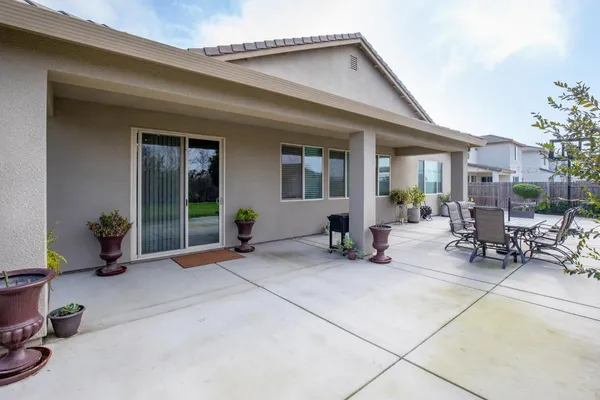 $560,000 | 1041 Ridge Creek Estates Way, Dinuba, CA 93618