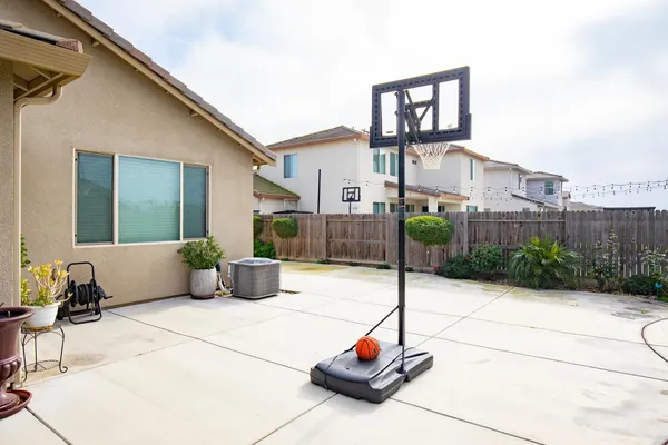 $560,000 | 1041 Ridge Creek Estates Way, Dinuba, CA 93618