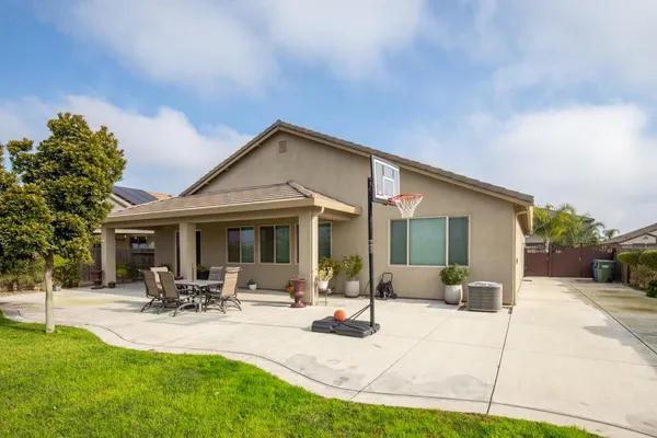 $560,000 | 1041 Ridge Creek Estates Way, Dinuba, CA 93618