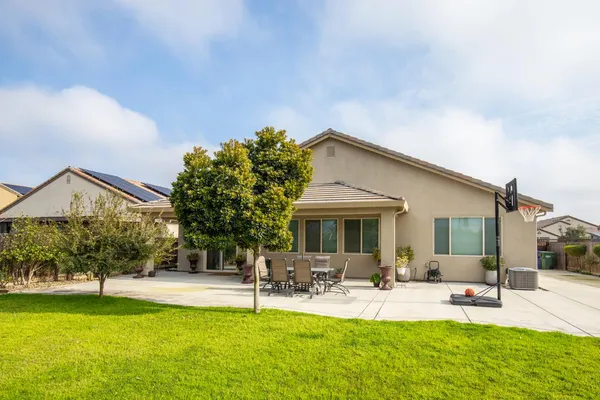 $560,000 | 1041 Ridge Creek Estates Way, Dinuba, CA 93618