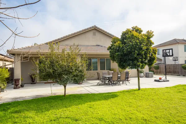 $560,000 | 1041 Ridge Creek Estates Way, Dinuba, CA 93618