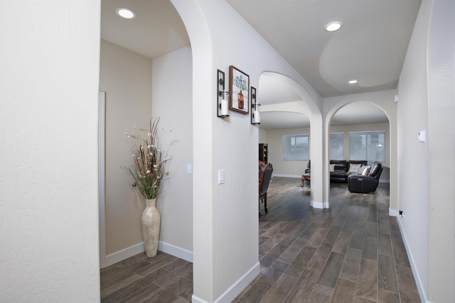 1041 Ridge Creek Estates Way Dinuba, CA 93618 - Photo 8 of 62