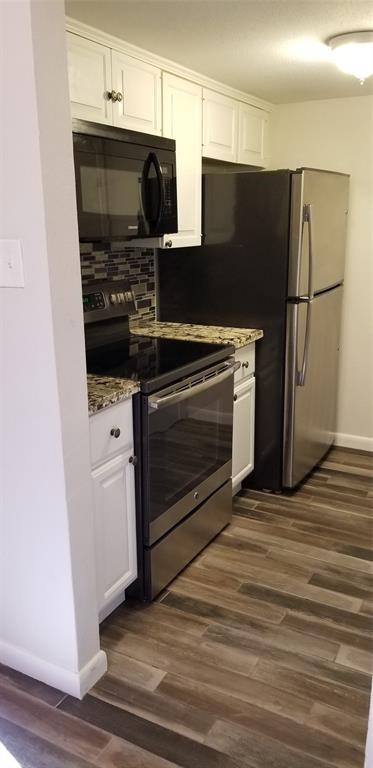 830 Threadneedle Street, Unit 228 Houston, TX 77079 - Photo 2 of 9 a kitchen with stainless steel appliances a stove microwave and refrigerator