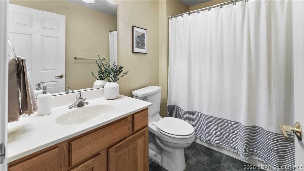 1181 Jeffries Road, Unit B307 Osage Beach, MO 65065 - Photo 8 of 44 Hallway Full Bath