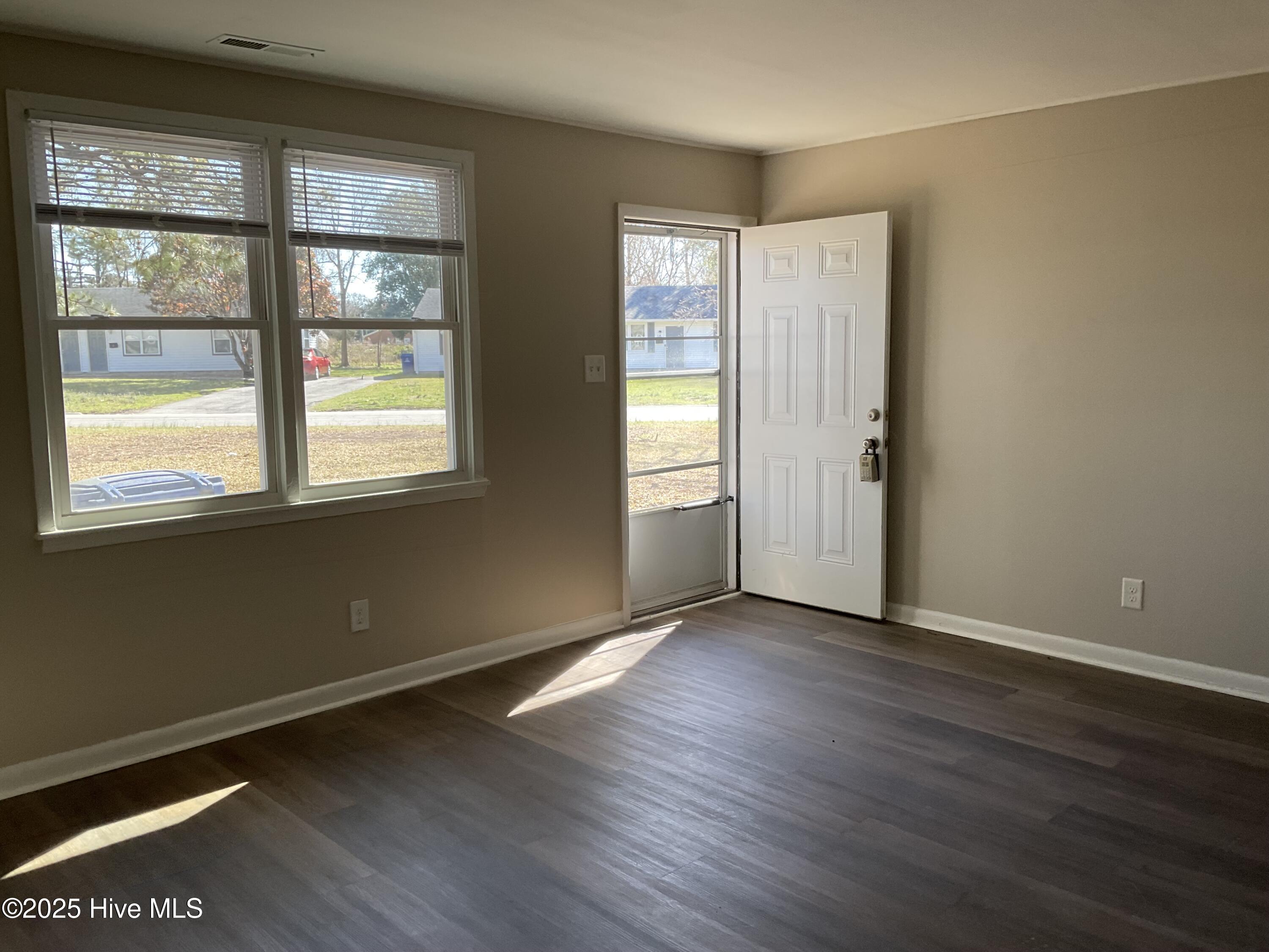 503 Elm Street Jacksonville, NC 28540 - Photo 2 of 8 IMG_9408