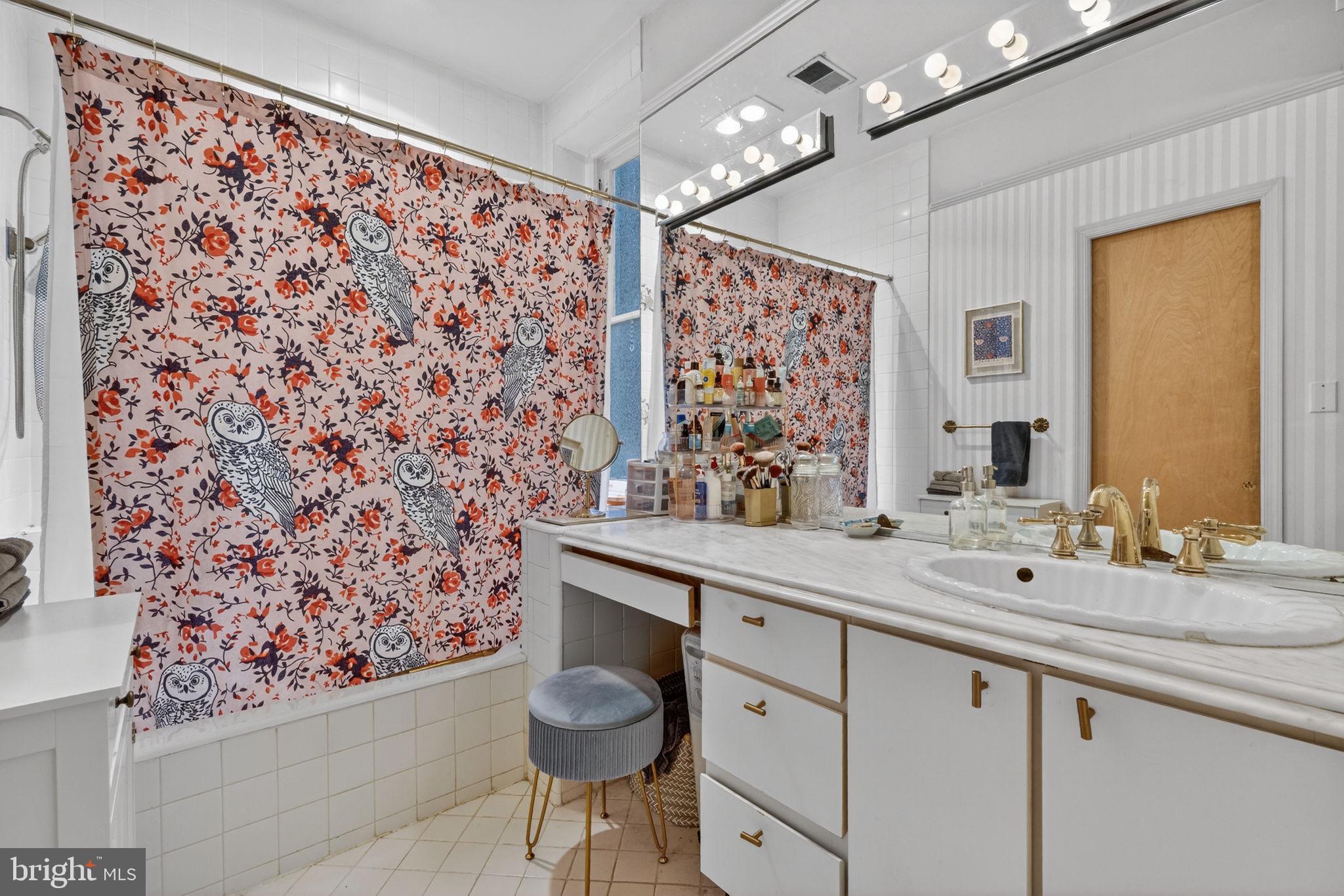 1944 Calvert Street Northwest Washington, DC 20009 - Photo 21 of 74