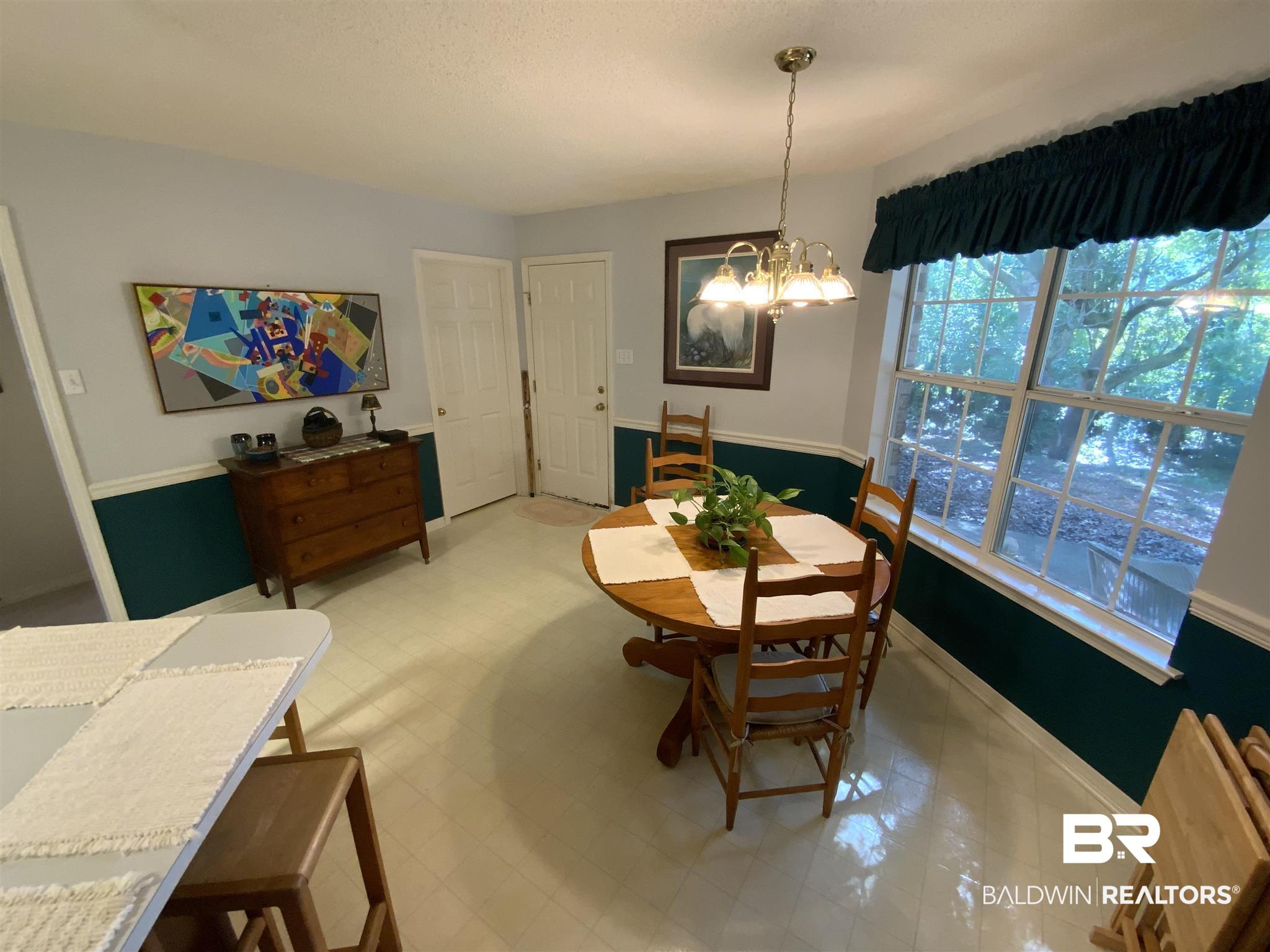 30949 Wellington Court Daphne, AL 36527 - Photo 16 of 22 Breakfast area