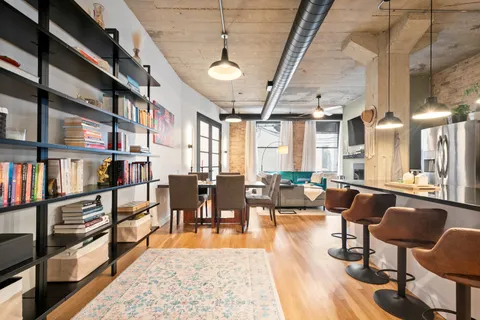 $500,000 | 110 North Peoria Street, Unit 208, Chicago, IL 60607