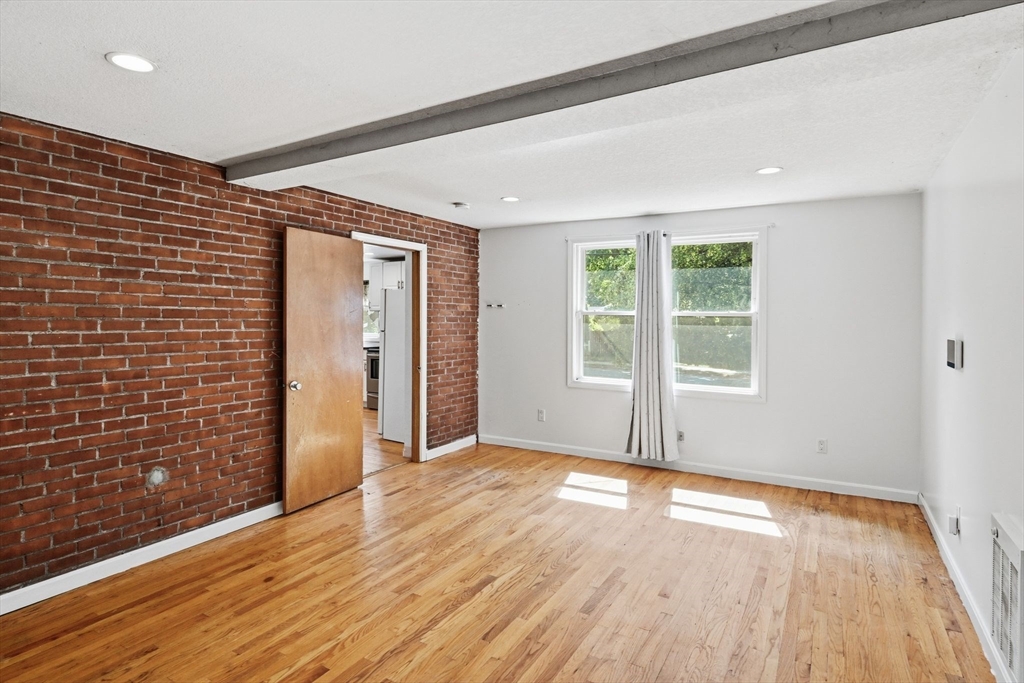 881 Roosevelt Avenue Springfield, MA 01109 - Photo 7 of 35