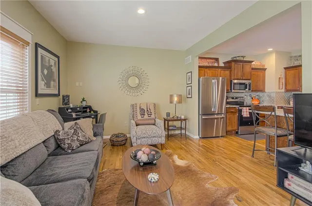 $375,000 | 2905 Gentry Park, Kansas City, MO 64116