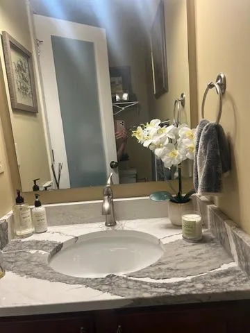 $375,000 | 2905 Gentry Park, Kansas City, MO 64116