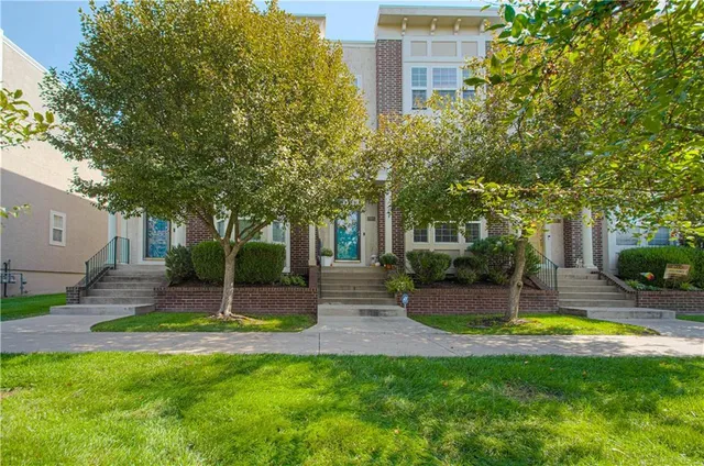 $375,000 | 2905 Gentry Park, Kansas City, MO 64116