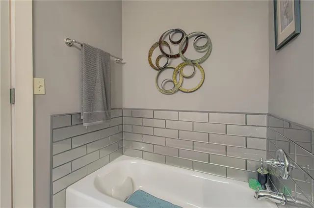 $375,000 | 2905 Gentry Park, Kansas City, MO 64116