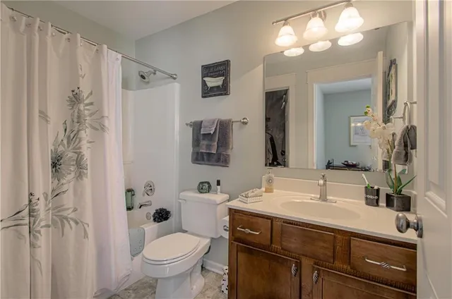 $375,000 | 2905 Gentry Park, Kansas City, MO 64116