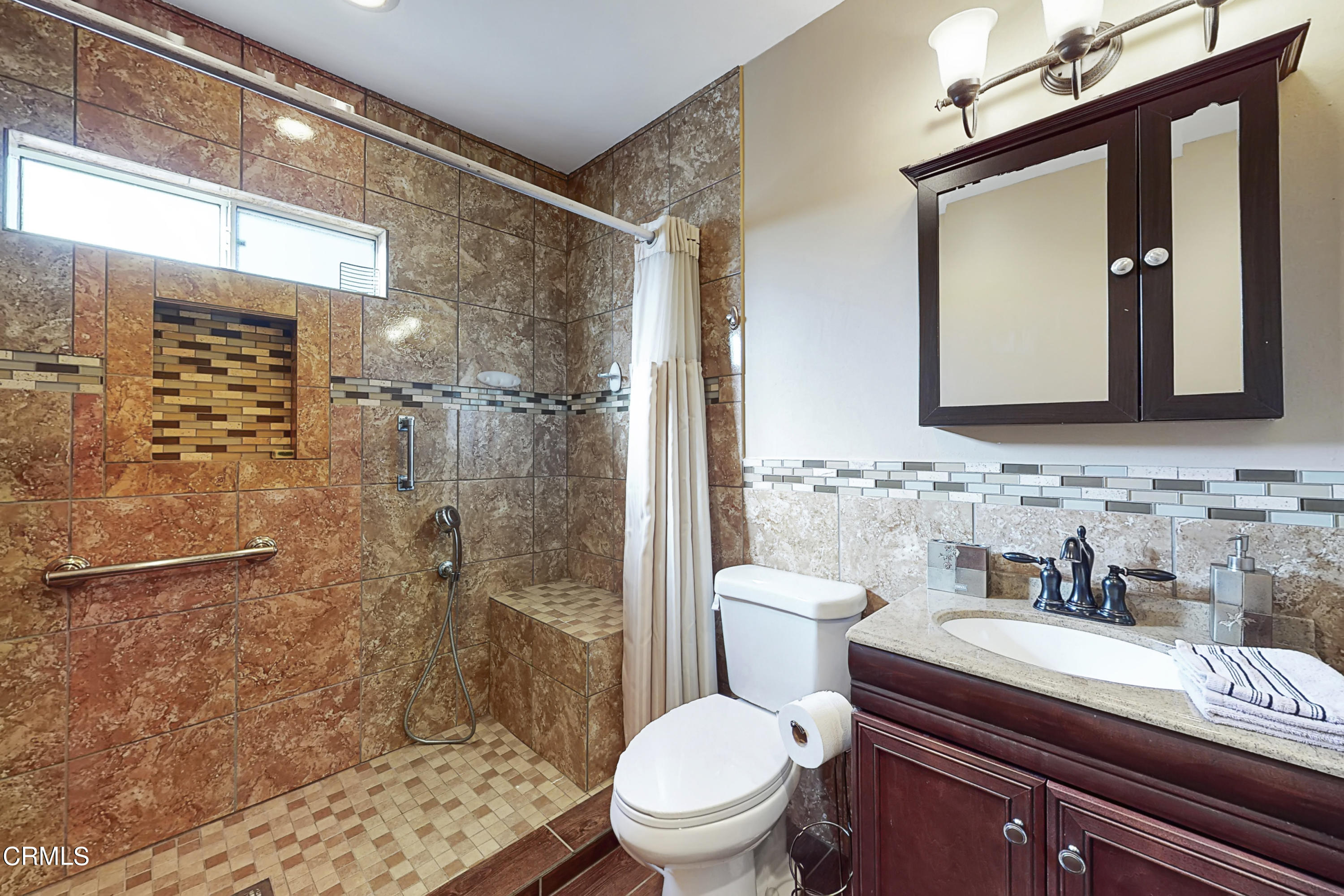 4147 Cochran Street Simi Valley, CA 93063 - Photo 30 of 58 Hallway Bath