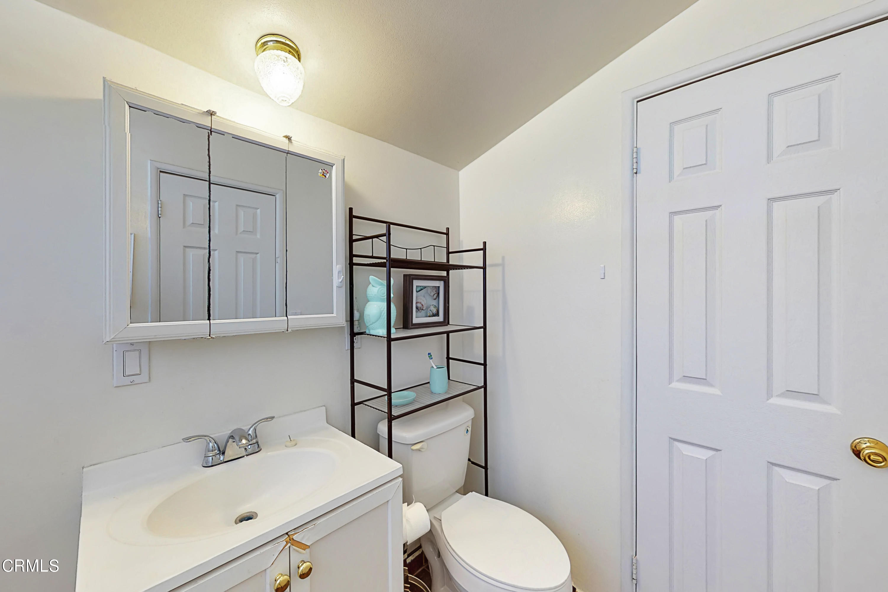 4147 Cochran Street Simi Valley, CA 93063 - Photo 35 of 58 Third Bath