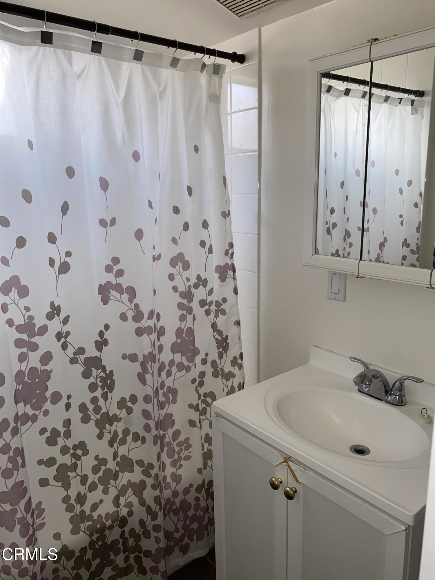 4147 Cochran Street Simi Valley, CA 93063 - Photo 36 of 58 Third Bath