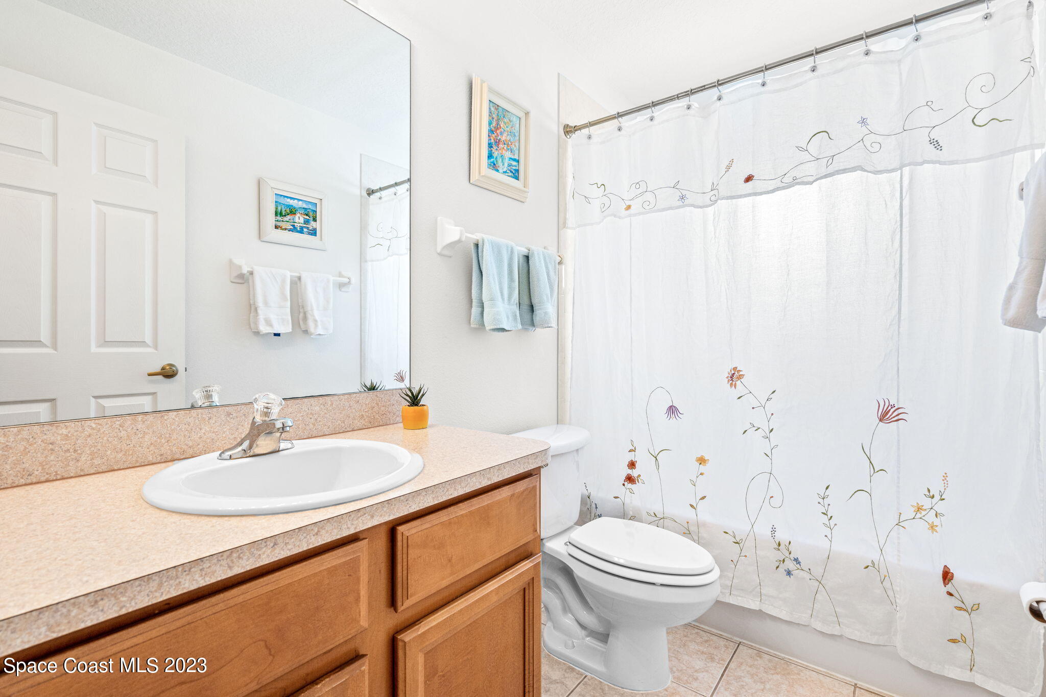2463 Glasbern Circle Melbourne, FL 32904 - Photo 25 of 57 a bathroom with a sink toilet and shower