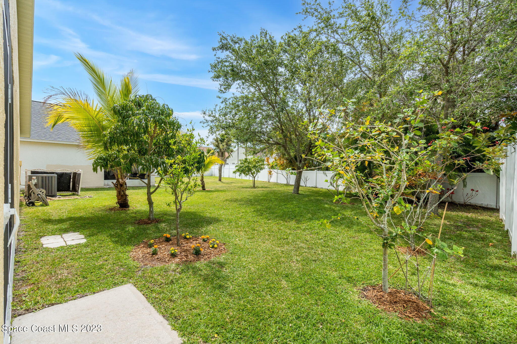 2463 Glasbern Circle Melbourne, FL 32904 - Photo 29 of 57 a view of a garden with a tree