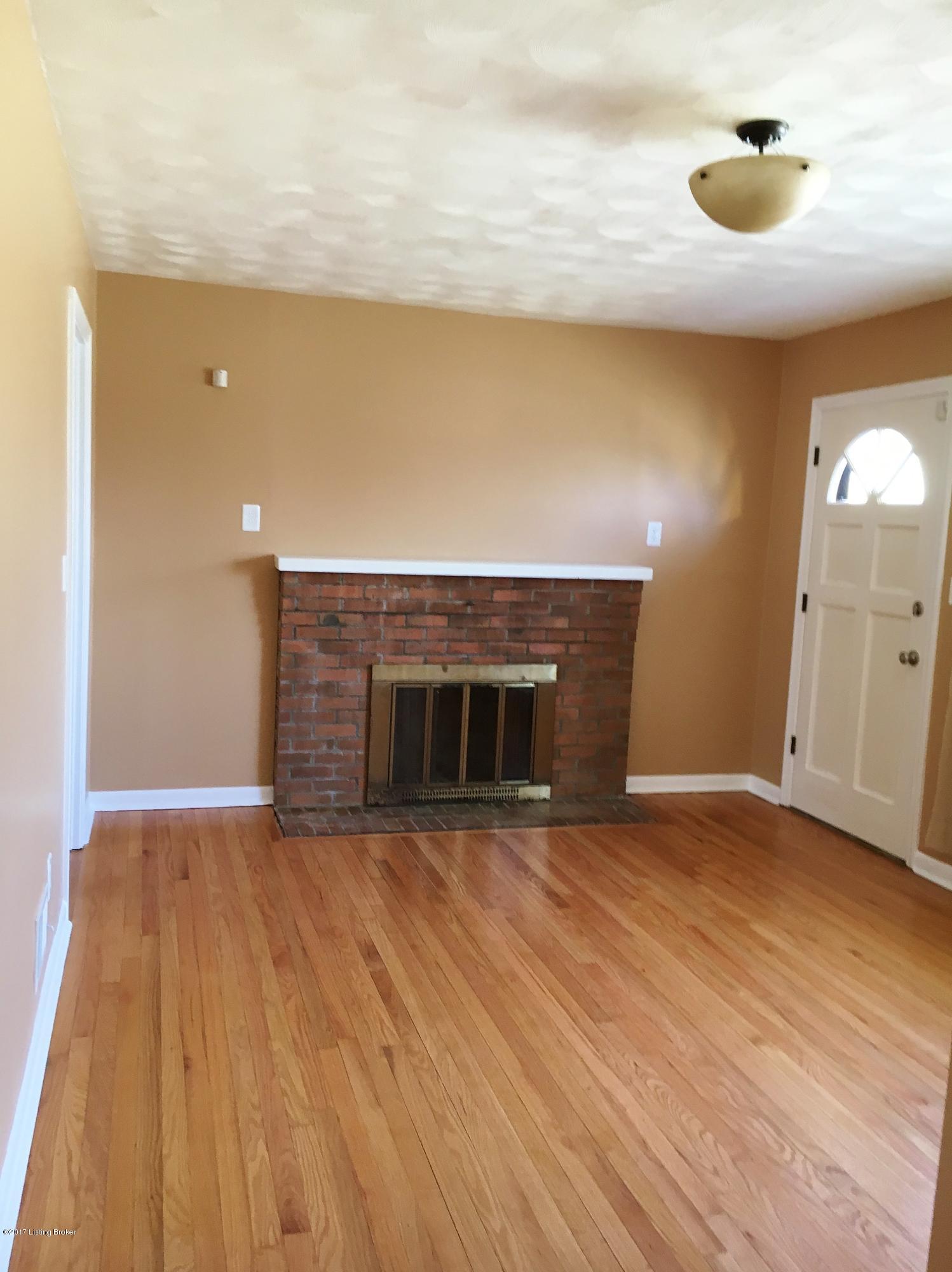 5300 Pendleton Road Louisville, KY 40272 - Photo 41 of 92 Pendleton-upstairs FR