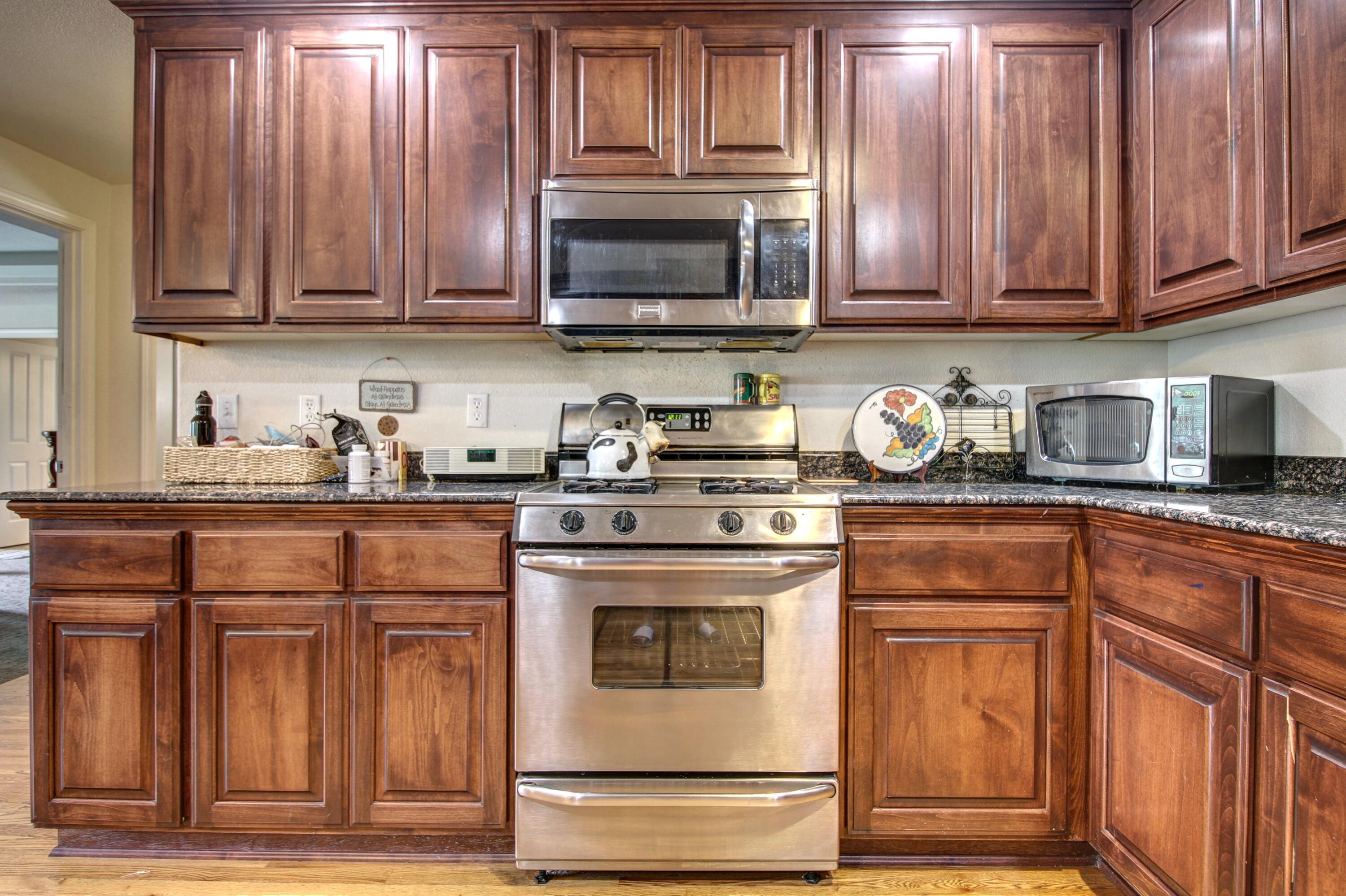 2629 Rabun Way Central Point, OR 97502 - Photo 15 of 35 IMG_1159_60_61_tonemapped