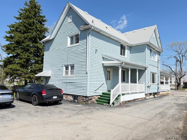 1816 Military Road, Unit 2 Tonawanda, NY 14217 - Photo 4 of 17 Your back side porch where you may want to enter